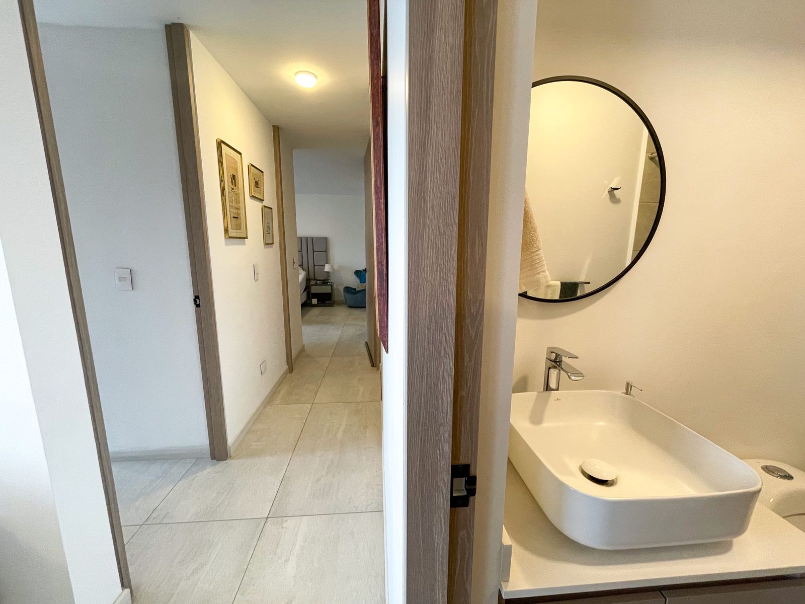 Bano-visitas-y-corredor
