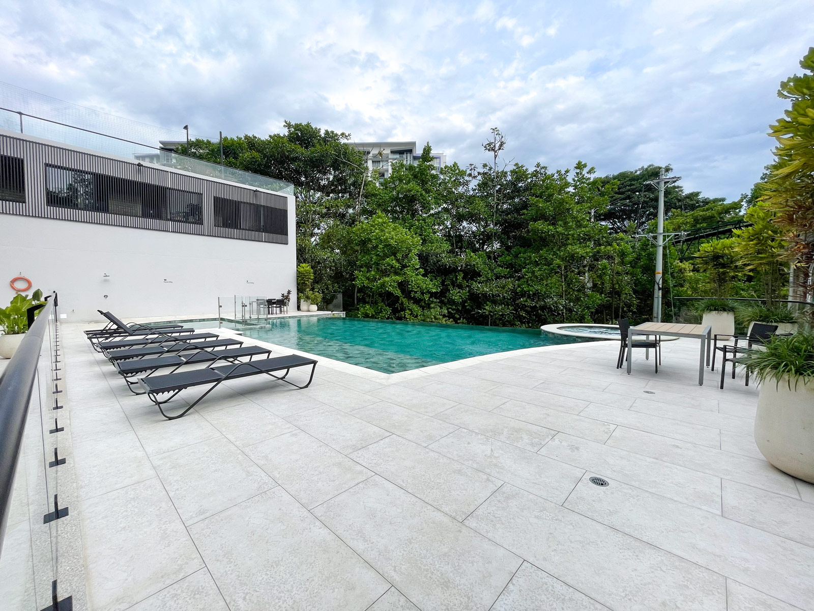 Piscina-y-Jackuzi