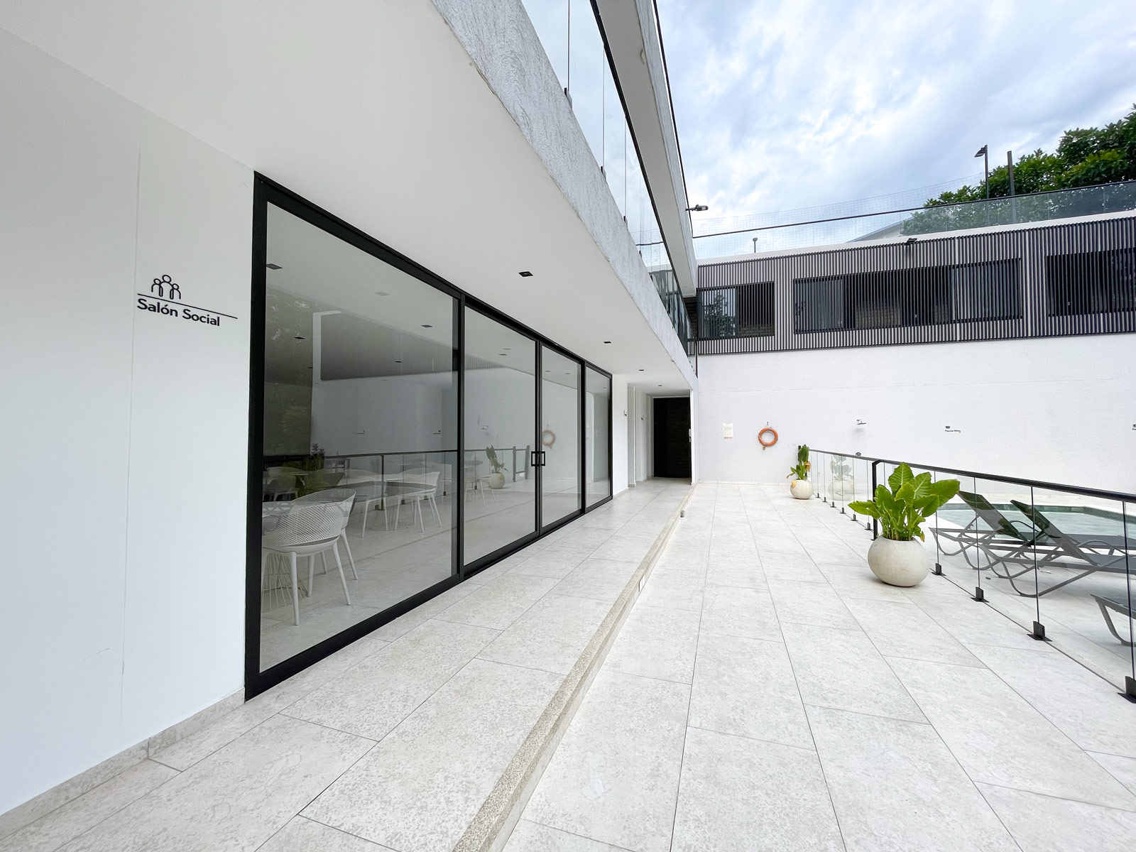 Salon-Social