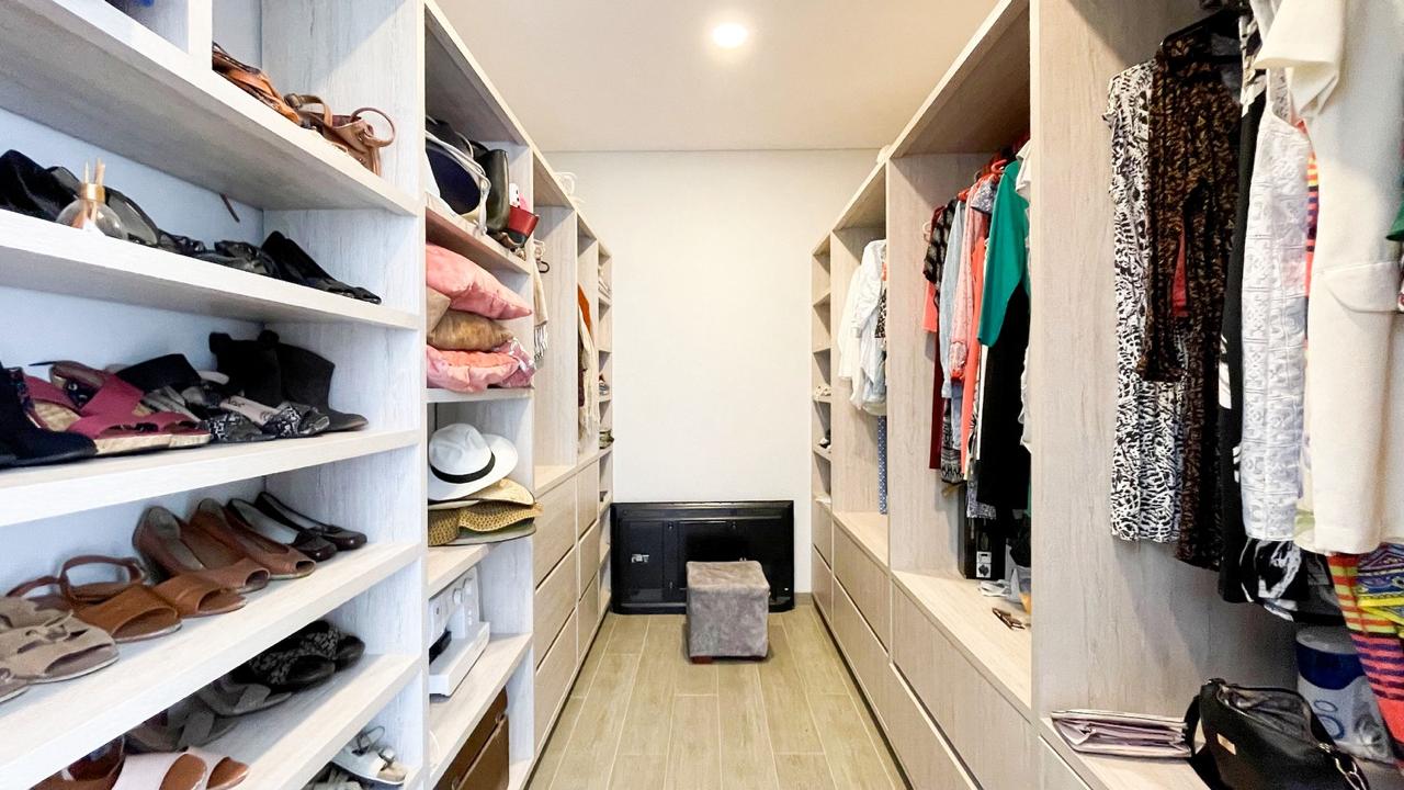 Walking Closet